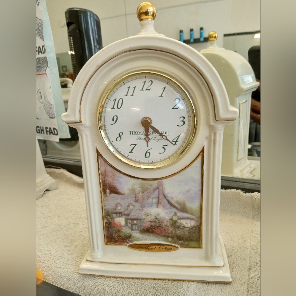 Thomas Kinkade clock (Sweetheart Cottage)